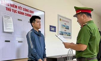 Làm giả sổ đỏ lừa tiền cọc của khách hàng