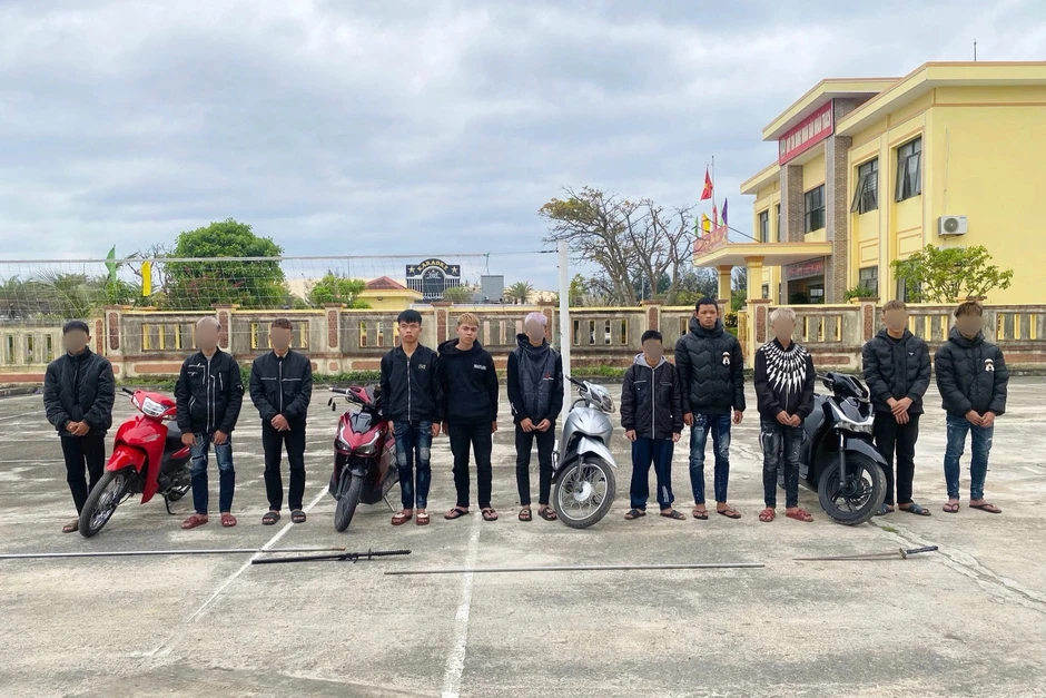 Làm rõ nhóm thanh thiếu niên cầm kiếm rượt đuổi, chém người trong đêm Làm rõ nhóm thanh thiếu niên cầm kiếm rượt đuổi, chém người trong đêm