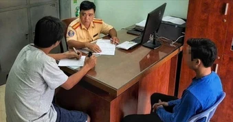 Làm việc với công an, 2 tài xế lao vào ẩu đả vì không ai chịu nhường đường đã khai gì ?