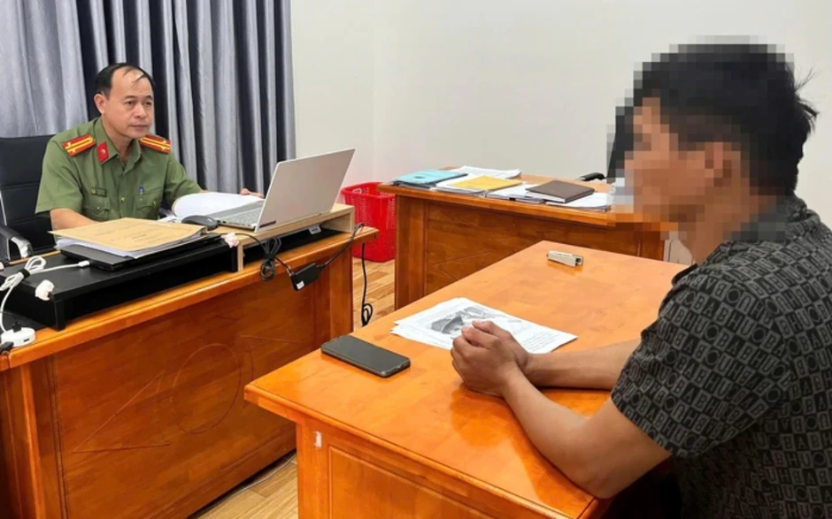 Làm việc với đối tượng nhắn tin xúc phạm, thách thức lực lượng công an Làm việc với đối tượng nhắn tin xúc phạm, thách thức lực lượng công an