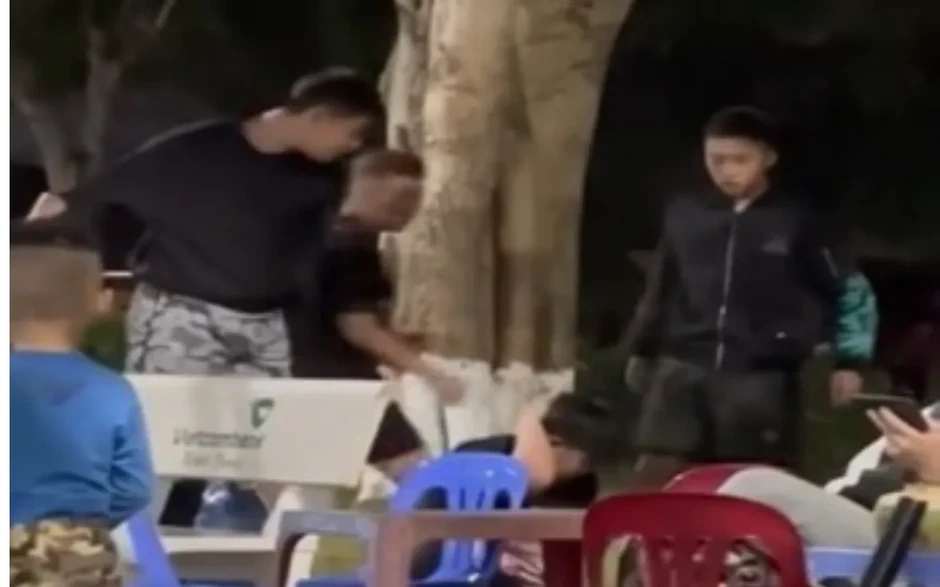 Lạng Sơn: Khởi tố 3 thanh thiếu niên đánh người tại công viên Chi Lăng Lạng Sơn: Khởi tố 3 thanh thiếu niên đánh người tại công viên Chi Lăng