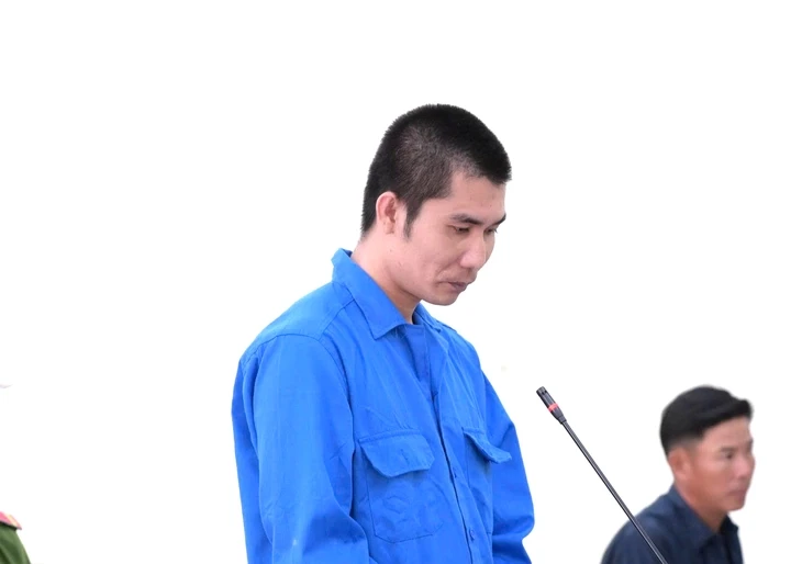 Lang thang ướt mưa nên được tình cũ rủ về phòng trọ nghỉ, lại nổi cơn ghen giết chết người tình Lang thang ướt mưa nên được tình cũ rủ về phòng trọ nghỉ, lại nổi cơn ghen giết chết người tình