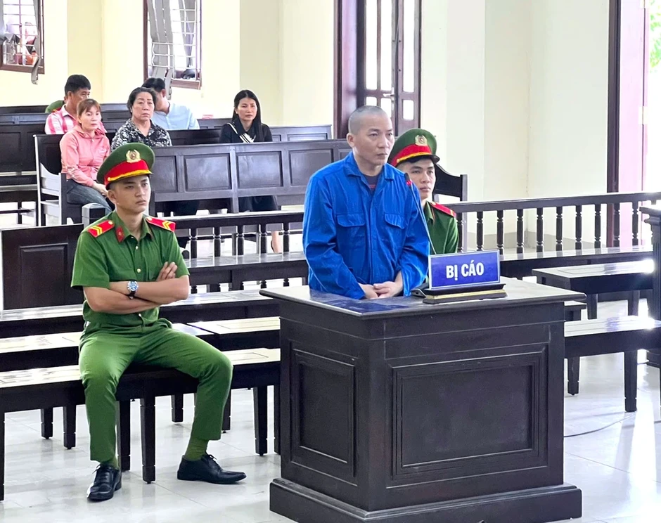 Lãnh 16 năm tù vì mang dao truy sát chủ nợ Lãnh 16 năm tù vì mang dao truy sát chủ nợ