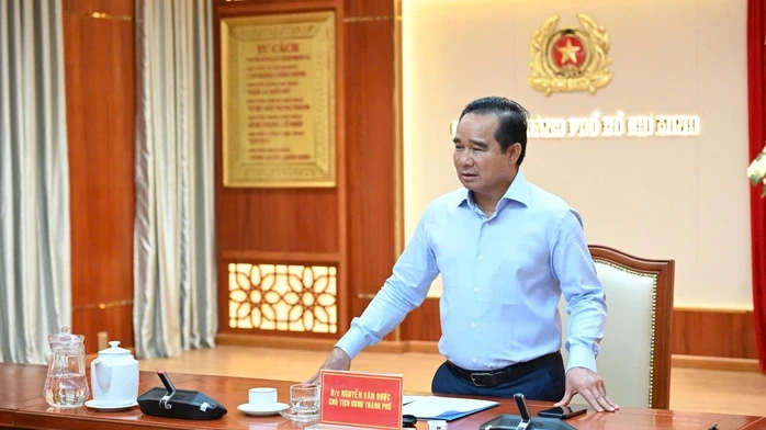 Lãnh đạo TPHCM khen thưởng đột xuất Công an Thành phố và các tập thể xuất sắc Lãnh đạo TPHCM khen thưởng đột xuất Công an Thành phố và các tập thể xuất sắc