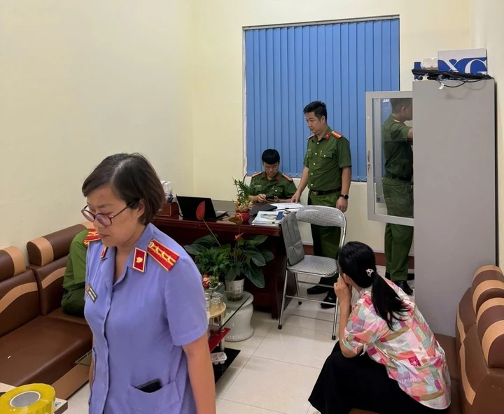 Lãnh đạo trung tâm ở Lạng Sơn sửa số liệu quan trắc để giữ khách Lãnh đạo trung tâm ở Lạng Sơn sửa số liệu quan trắc để giữ khách