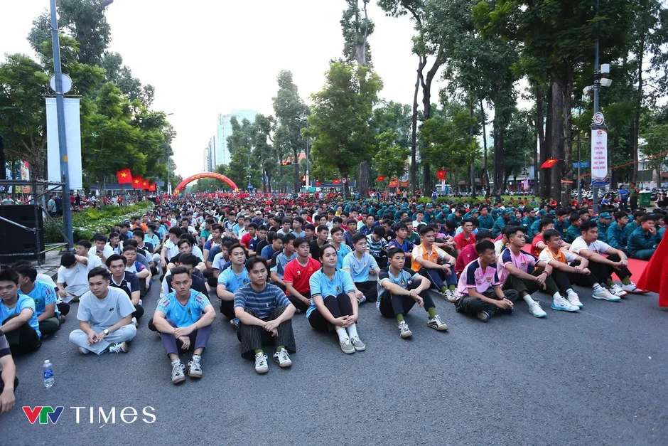Lãnh đạo và dân TP Hồ Chí Minh tham gia chạy bộ hưởng ứng xây dựng địa bàn không ma túy