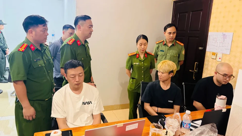 Lào Cai bắt giữ 19 người Trung Quốc lập ổ nhóm lừa đảo công nghệ cao Lào Cai bắt giữ 19 người Trung Quốc lập ổ nhóm lừa đảo công nghệ cao