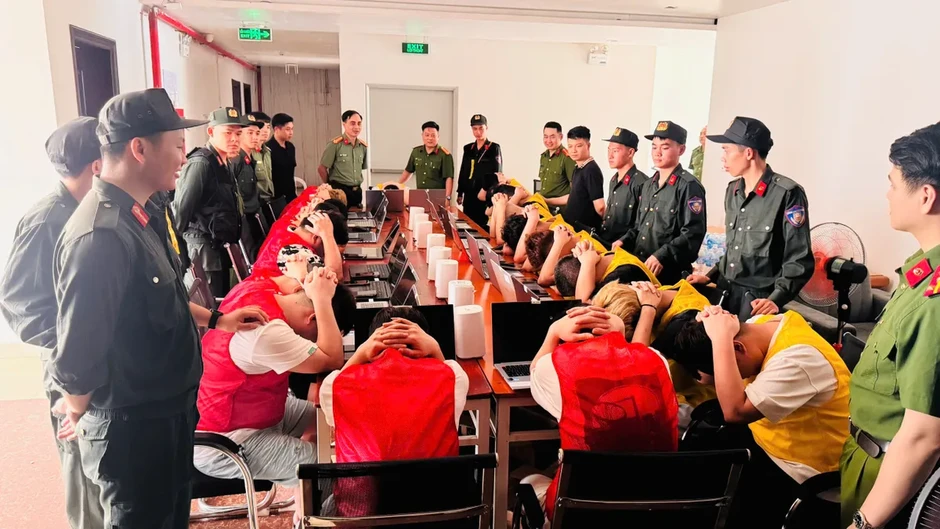 Lào Cai bắt giữ 19 người Trung Quốc lập ổ nhóm lừa đảo công nghệ cao Lào Cai bắt giữ 19 người Trung Quốc lập ổ nhóm lừa đảo công nghệ cao