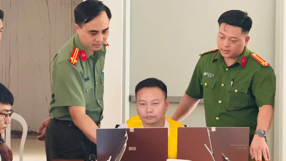 Lào Cai bắt giữ 19 người Trung Quốc lập ổ nhóm lừa đảo công nghệ cao Lào Cai bắt giữ 19 người Trung Quốc lập ổ nhóm lừa đảo công nghệ cao