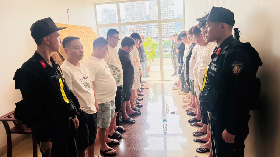 Lào Cai bắt giữ 19 người Trung Quốc lập ổ nhóm lừa đảo công nghệ cao Lào Cai bắt giữ 19 người Trung Quốc lập ổ nhóm lừa đảo công nghệ cao