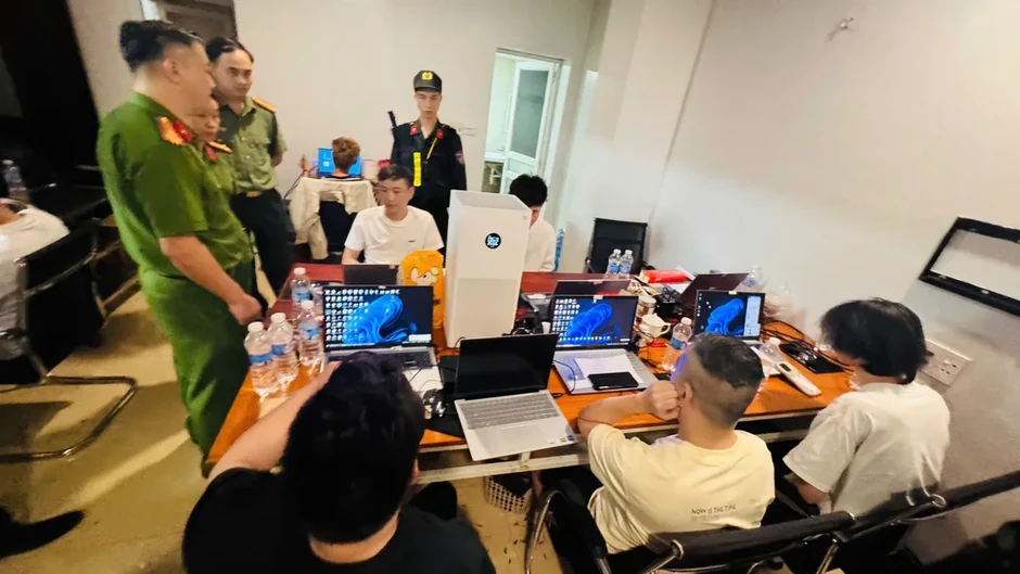Lào Cai bắt giữ 19 người Trung Quốc lập ổ nhóm lừa đảo công nghệ cao Lào Cai bắt giữ 19 người Trung Quốc lập ổ nhóm lừa đảo công nghệ cao