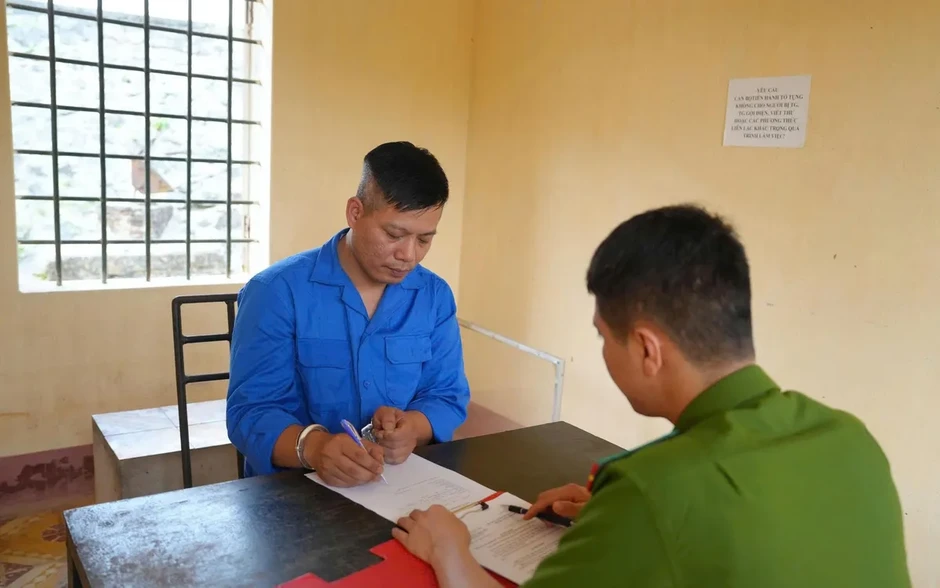 Lào Cai: Bắt khẩn cấp đối tượng giết người và hủy hoại tài sản Lào Cai: Bắt khẩn cấp đối tượng giết người và hủy hoại tài sản