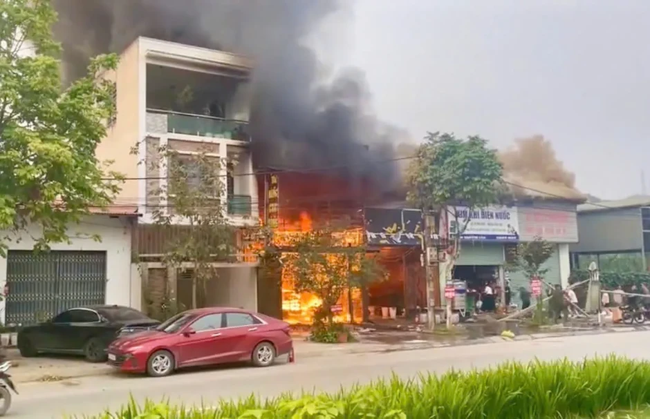 Lào Cai: Bắt khẩn cấp đối tượng giết người và hủy hoại tài sản Lào Cai: Bắt khẩn cấp đối tượng giết người và hủy hoại tài sản