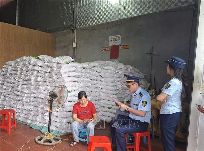 Lào Cai: Hơn 22 tấn gạo giả thương hiệu Séng Cù Mường Khương, 2 đối tượng bị khởi tố Lào Cai: Hơn 22 tấn gạo giả thương hiệu Séng Cù Mường Khương, 2 đối tượng bị khởi tố