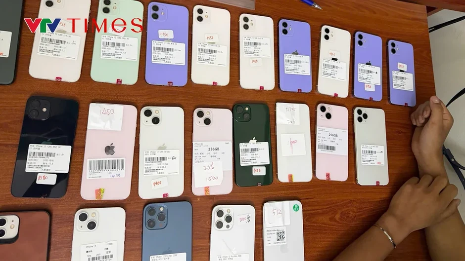Lào Cai: Khởi tố 3 đối tượng buôn lậu iPhone qua biên giới Lào Cai: Khởi tố 3 đối tượng buôn lậu iPhone qua biên giới