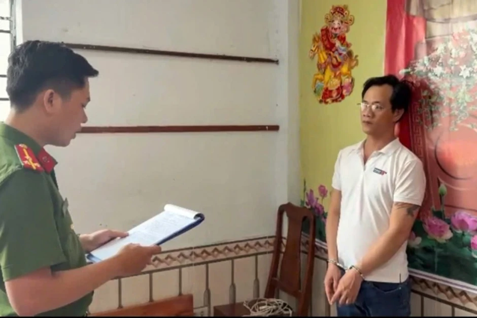 Lập kế hoạch lừa tiền bạn học cũ sau lần họp lớp Lập kế hoạch lừa tiền bạn học cũ sau lần họp lớp