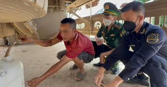 Lật tẩy bí mật bên dưới gầm rơ-moóc xe đầu kéo