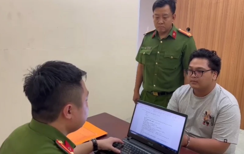Lật tẩy hành vi lừa đảo của trùm 9X cầm đầu đường dây thuê ô tô mang đi cầm cố Lật tẩy hành vi lừa đảo của trùm 9X cầm đầu đường dây thuê ô tô mang đi cầm cố