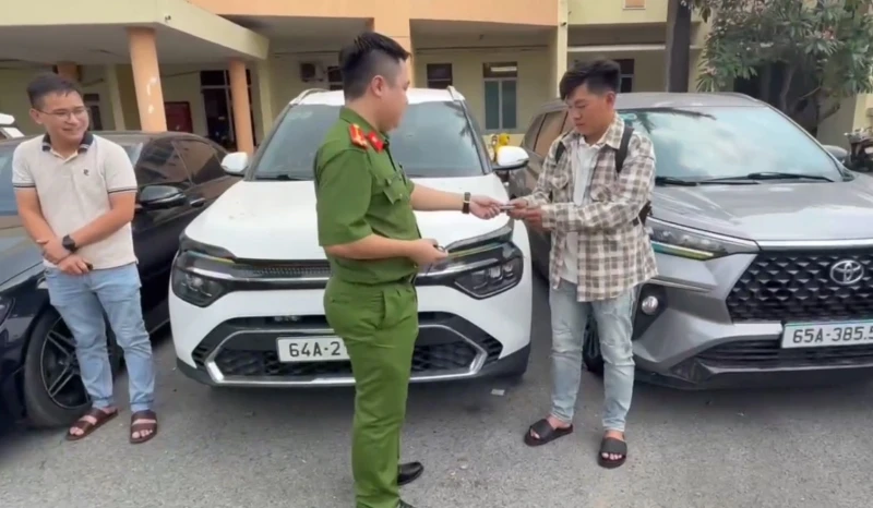 Lật tẩy hành vi lừa đảo của trùm 9X cầm đầu đường dây thuê ô tô mang đi cầm cố Lật tẩy hành vi lừa đảo của trùm 9X cầm đầu đường dây thuê ô tô mang đi cầm cố