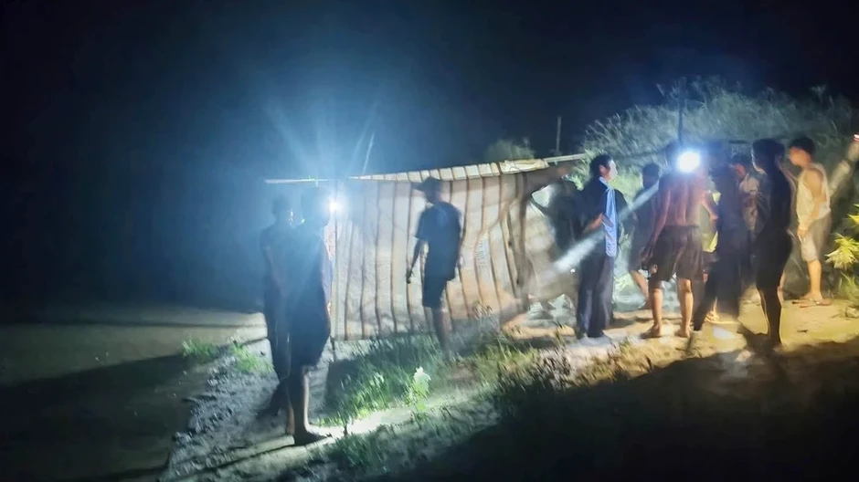 Lật thuyền trên sông Ngàn Phố, 4 người tử vong thương tâm Lật thuyền trên sông Ngàn Phố, 4 người tử vong thương tâm