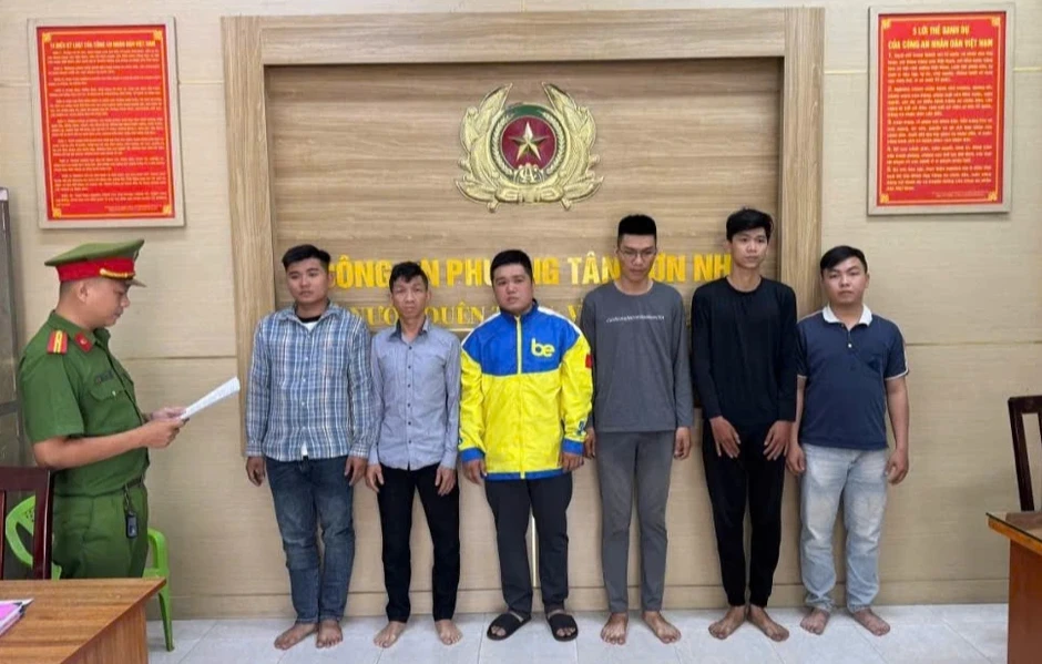 Lên mạng hẹn nhau giải quyết mâu thuẫn, 8 người bị khởi tố Lên mạng hẹn nhau giải quyết mâu thuẫn, 8 người bị khởi tố