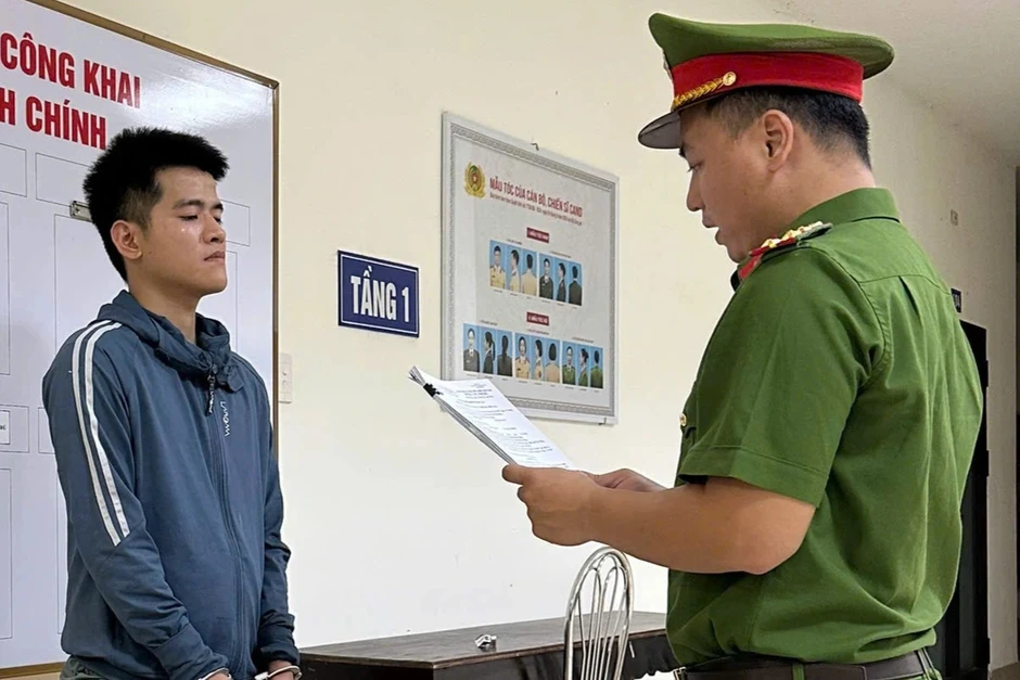 Lên mạng nhờ làm giả sổ đỏ, chiếm đoạt 499.999.999 đồng Lên mạng nhờ làm giả sổ đỏ, chiếm đoạt 499.999.999 đồng