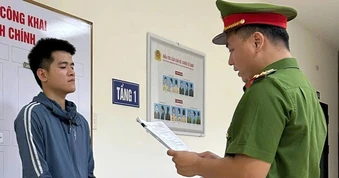 Lên mạng nhờ làm giả sổ đỏ, chiếm đoạt 499.999.999 đồng