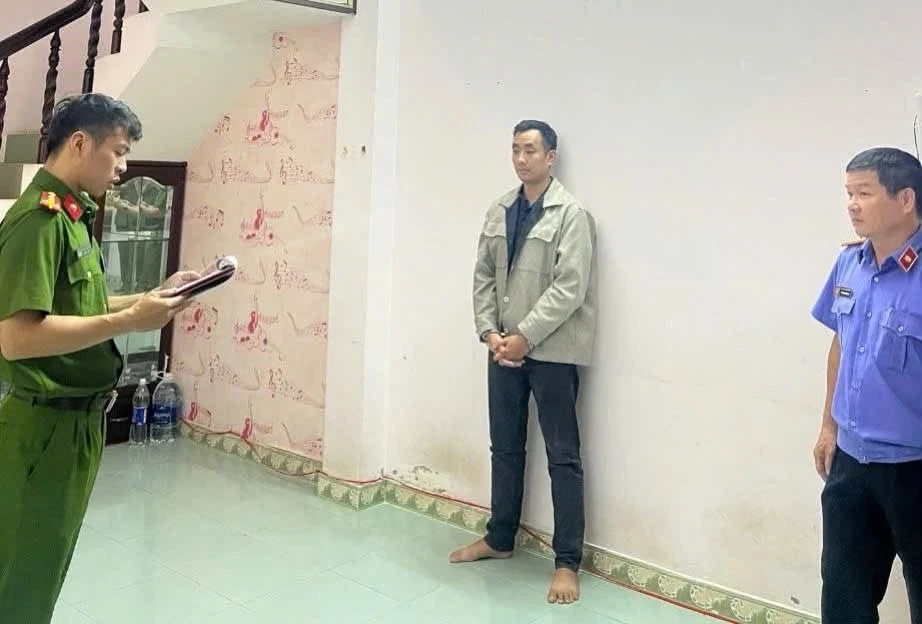 Lệnh bắt "giám đốc" công ty bất động sản Trần Tiến Đạt SN 1992 Lệnh bắt "giám đốc" công ty bất động sản Trần Tiến Đạt SN 1992