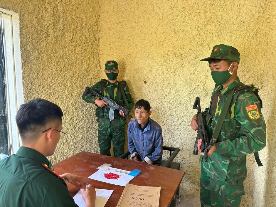Liên tiếp bắt giữ 3 đối tượng liên quan ma túy tại khu vực biên giới Điện Biên Liên tiếp bắt giữ 3 đối tượng liên quan ma túy tại khu vực biên giới Điện Biên