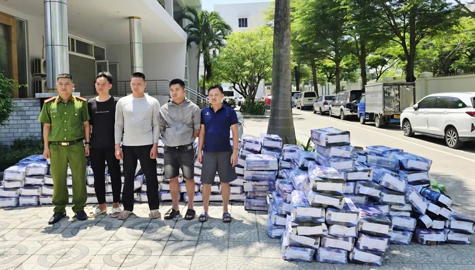 Liên tiếp phá đường dây mua bán 'khí cười' quy mô 'khủng' ở Đà Nẵng Liên tiếp phá đường dây mua bán 'khí cười' quy mô 'khủng' ở Đà Nẵng