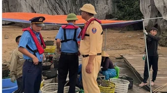 Liên tiếp phát hiện các trường hợp nuôi trồng thủy sản trái phép trên Vịnh Hạ Long