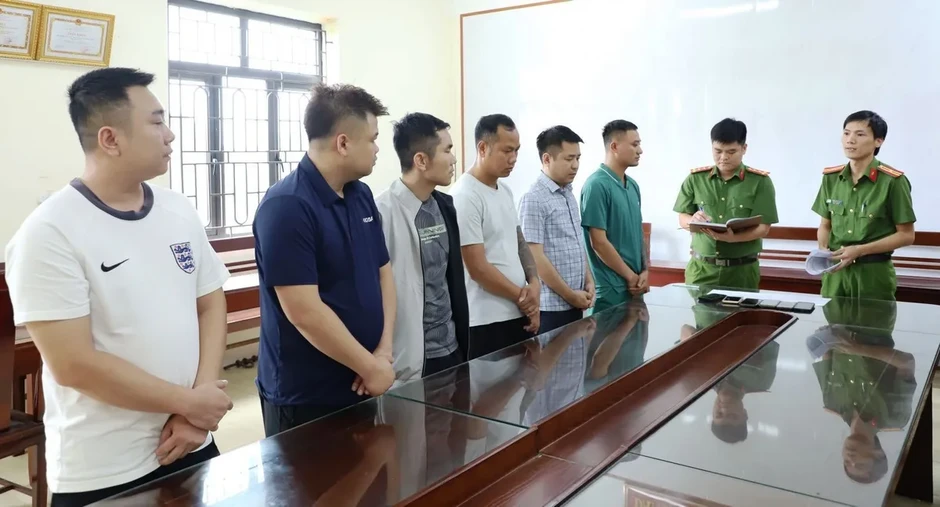Liên tiếp triệt phá 2 đường dây cá độ bóng đá lên tới 900-1.000 tỷ đồng, tạm giữ 19 đối tượng Liên tiếp triệt phá 2 đường dây cá độ bóng đá lên tới 900-1.000 tỷ đồng, tạm giữ 19 đối tượng