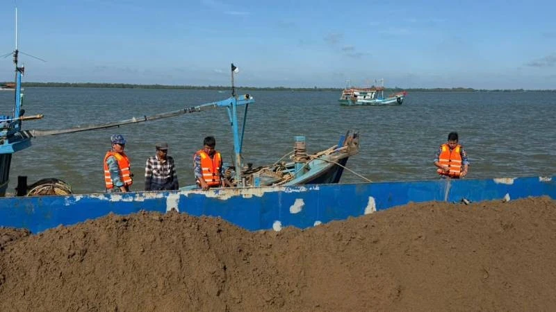 Liên tục phát hiện các phương tiện vận chuyển cát trái phép Liên tục phát hiện các phương tiện vận chuyển cát trái phép