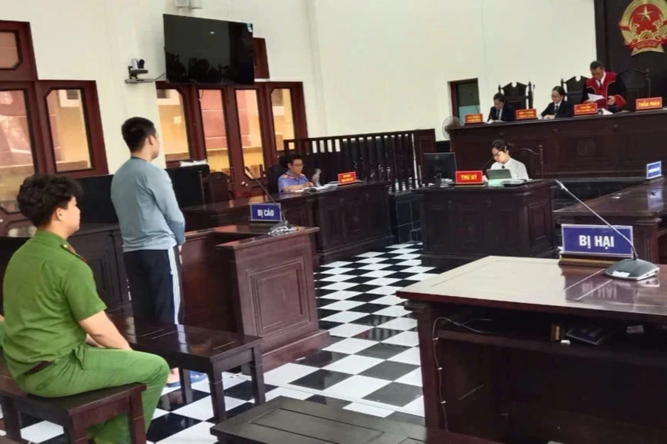 Lĩnh 15 năm tù vì nổ súng bắn bạn nhậu Lĩnh 15 năm tù vì nổ súng bắn bạn nhậu