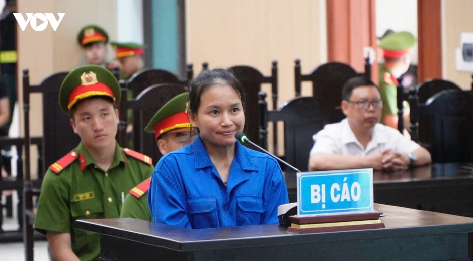 Lĩnh án 1 năm tù vì xúc phạm Quốc kỳ
