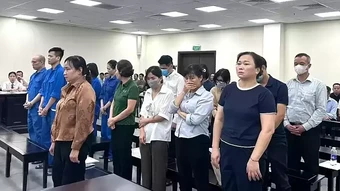 Loạt cựu cán bộ Sở Y tế Hà Nội nhận tiền, cấp phép sai 686 phòng khám, tiệm thuốc