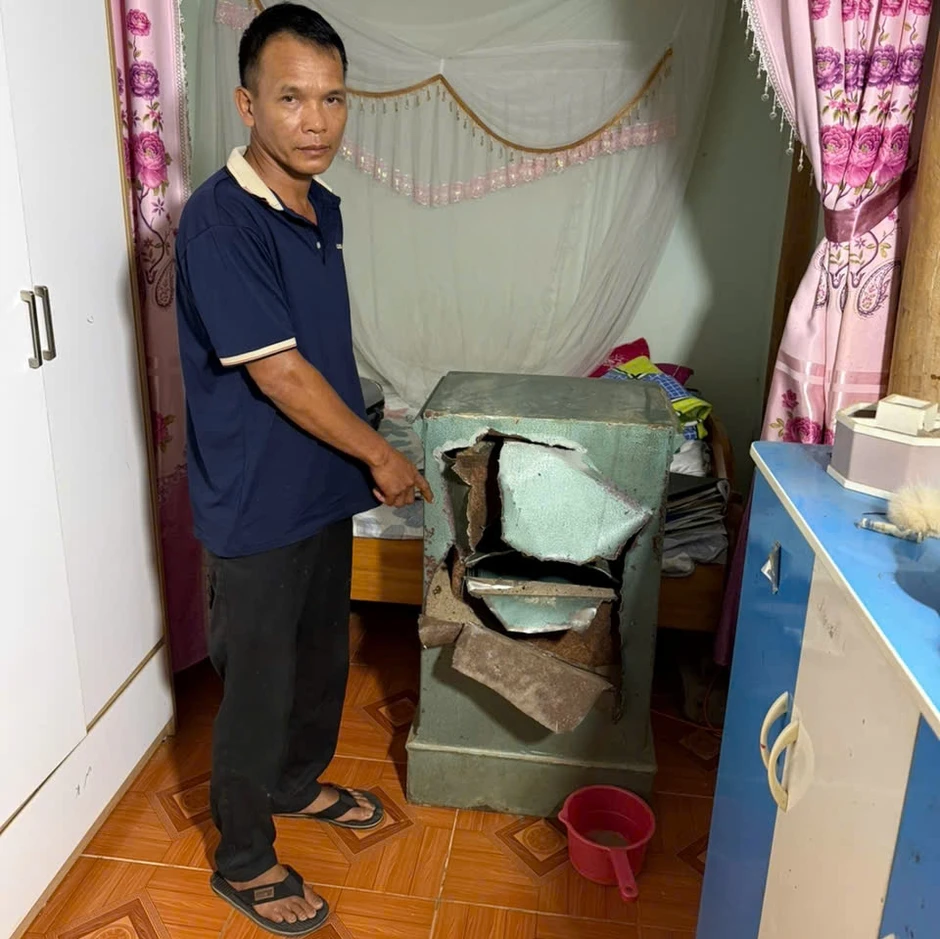 Lợi dụng gia chủ về quê, lẻn vào nhà đục két trộm 1 cây vàng Lợi dụng gia chủ về quê, lẻn vào nhà đục két trộm 1 cây vàng