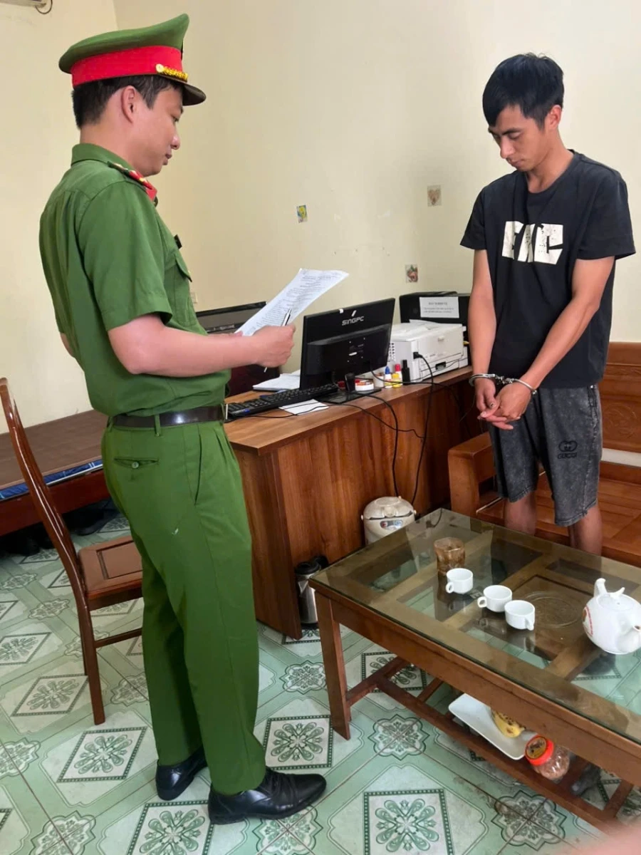 Lợi dụng sơ hở, thanh niên 9X trộm tiền tại bãi đỗ xe của bệnh viện ở Hưng Yên Lợi dụng sơ hở, thanh niên 9X trộm tiền tại bãi đỗ xe của bệnh viện ở Hưng Yên