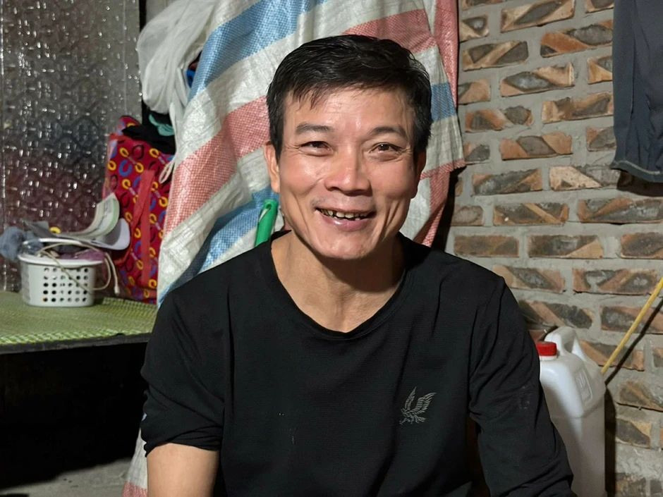 Lời kể của 2 người phá mái tôn cứu người trong vụ cháy ở Hà Nội Lời kể của 2 người phá mái tôn cứu người trong vụ cháy ở Hà Nội