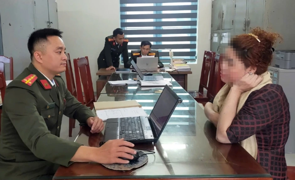 Lời kể của người mất 7 tỷ đồng vì sập bẫy 'hệ sinh thái công nghệ triệu đô Xintel' Lời kể của người mất 7 tỷ đồng vì sập bẫy 'hệ sinh thái công nghệ triệu đô Xintel'