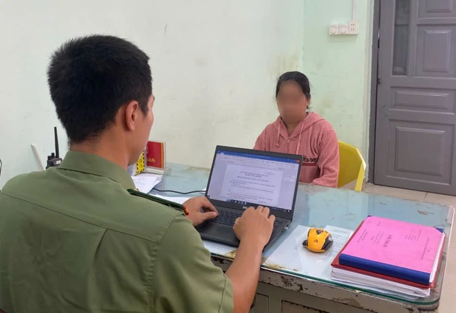 Lời khai của bảo mẫu bạo hành hai cháu bé 2 tuổi ở trường mầm non tại TPHCM Lời khai của bảo mẫu bạo hành hai cháu bé 2 tuổi ở trường mầm non tại TPHCM