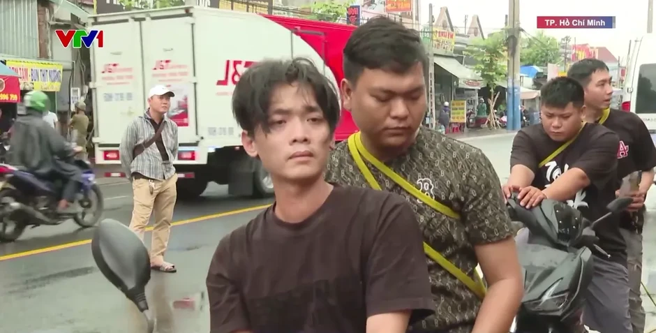 Lời khai của kẻ cầm đầu hội nhóm vỡ nợ cùng nhau đi cướp tiệm vàng Lời khai của kẻ cầm đầu hội nhóm vỡ nợ cùng nhau đi cướp tiệm vàng
