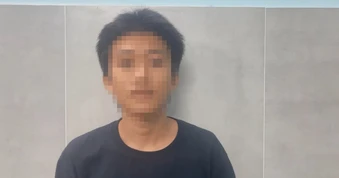 Lời khai của thanh niên vẽ bậy, rạch phá bảng thông tin ở rào chắn cầu đi bộ sông Sài Gòn