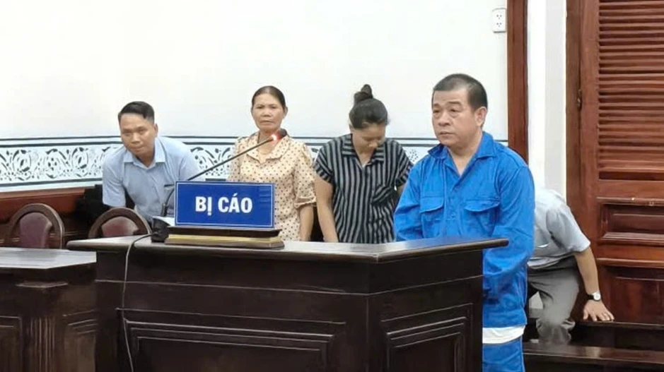 Lừa bán đất 'ma', giám đốc công ty địa ốc lĩnh 14 năm tù Lừa bán đất 'ma', giám đốc công ty địa ốc lĩnh 14 năm tù