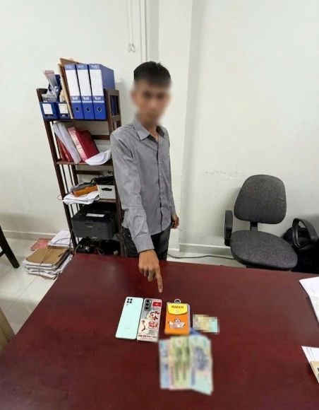Lừa bạn gái vào khách sạn rồi trộm cắp tiền, điện thoại, xe máy Lừa bạn gái vào khách sạn rồi trộm cắp tiền, điện thoại, xe máy