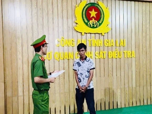 Lừa đảo ‘đáo hạn ngân hàng’, 2 người bị bắt tạm giam Lừa đảo ‘đáo hạn ngân hàng’, 2 người bị bắt tạm giam