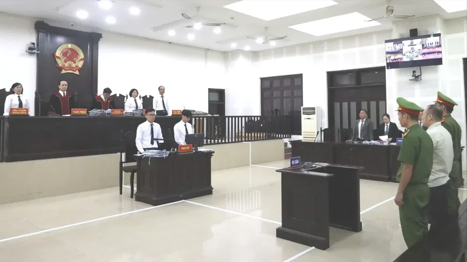 Lừa hơn 2.400 tỷ đồng của 7.108 người, 5 bị cáo vụ GFDI cùng lãnh án chung thân Lừa hơn 2.400 tỷ đồng của 7.108 người, 5 bị cáo vụ GFDI cùng lãnh án chung thân