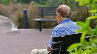 Lừa người già bẫy 'liệu trình thanh lọc ruột'