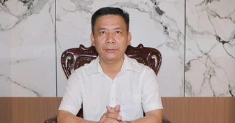Luật sư nói gì về "chiếc lưỡi" trên áo choàng chuẩn bị thí điểm?