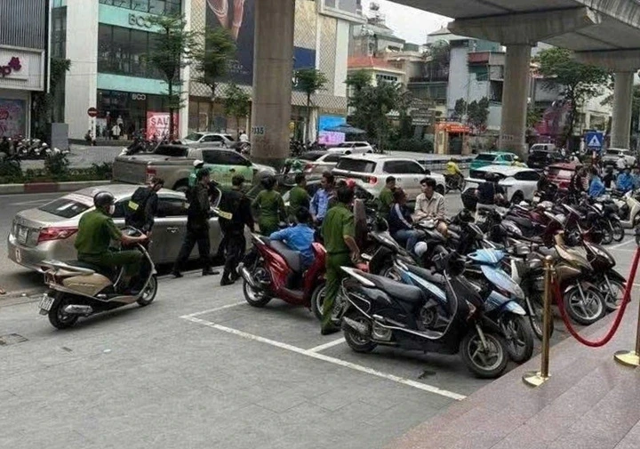 Lực lượng công an xuất hiện tại các trụ sở Bảo Tín Minh Châu tại Hà Nội Lực lượng công an xuất hiện tại các trụ sở Bảo Tín Minh Châu tại Hà Nội